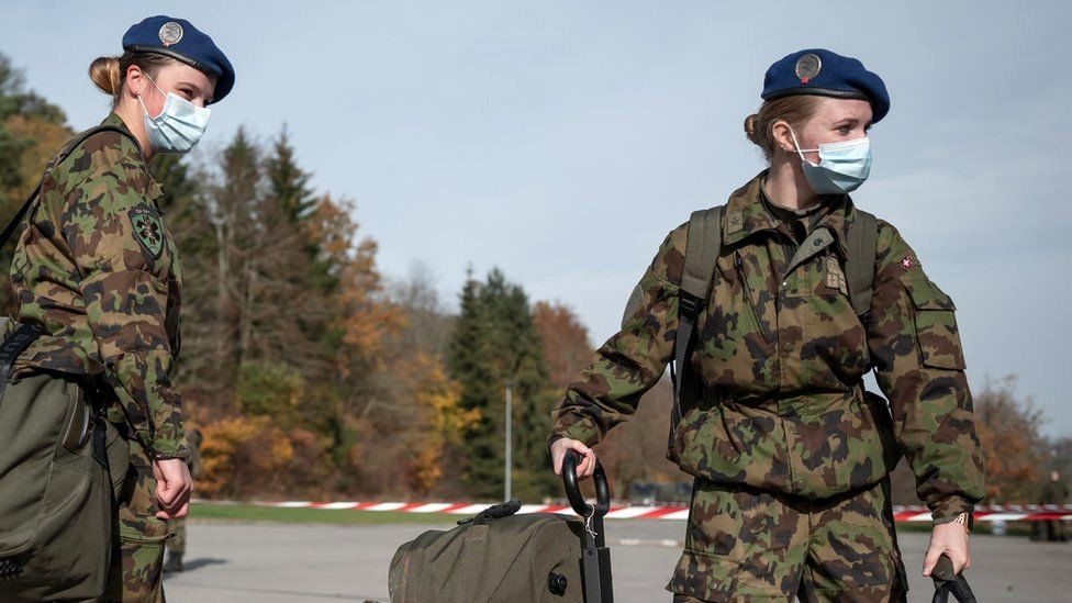 スイス軍が女性兵士に勤務時の女性用下着の着用を初めて許可 これまでは男性用のゆったりとした下着が支給されていた