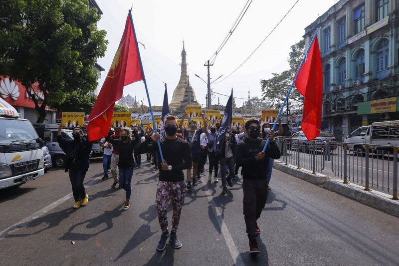 ミャンマーの抗議：治安部隊に殺害された市民は300人を超える