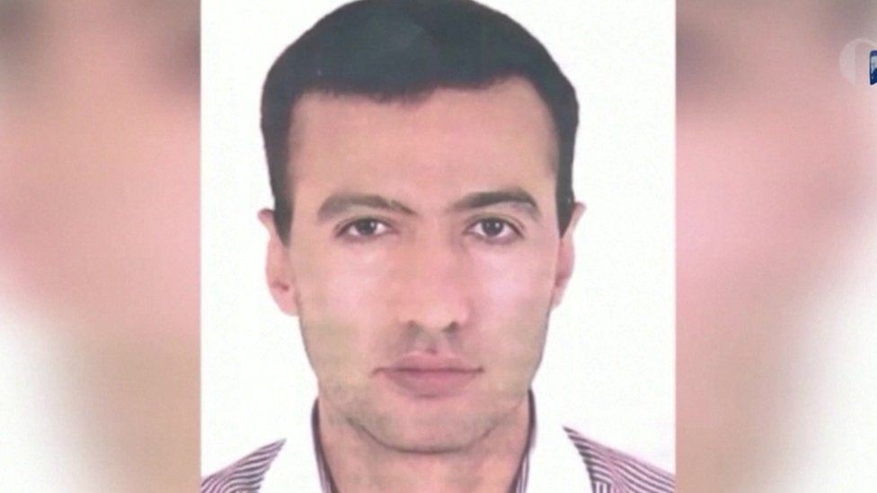 イラン政府はナタンツ核施設の攻撃に関与した男性の顔写真を公開 当局によると レザ カリミ容疑者はイランから脱出したという