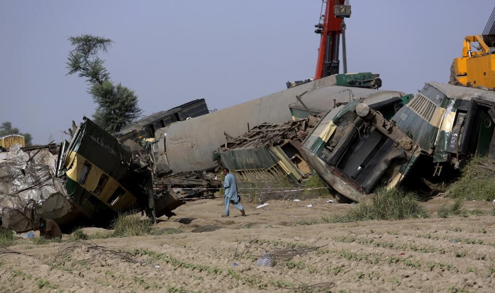 事故 パキスタン 墜落 パキスタンで旅客機が墜落、乗客乗員152人全員死亡 写真6枚