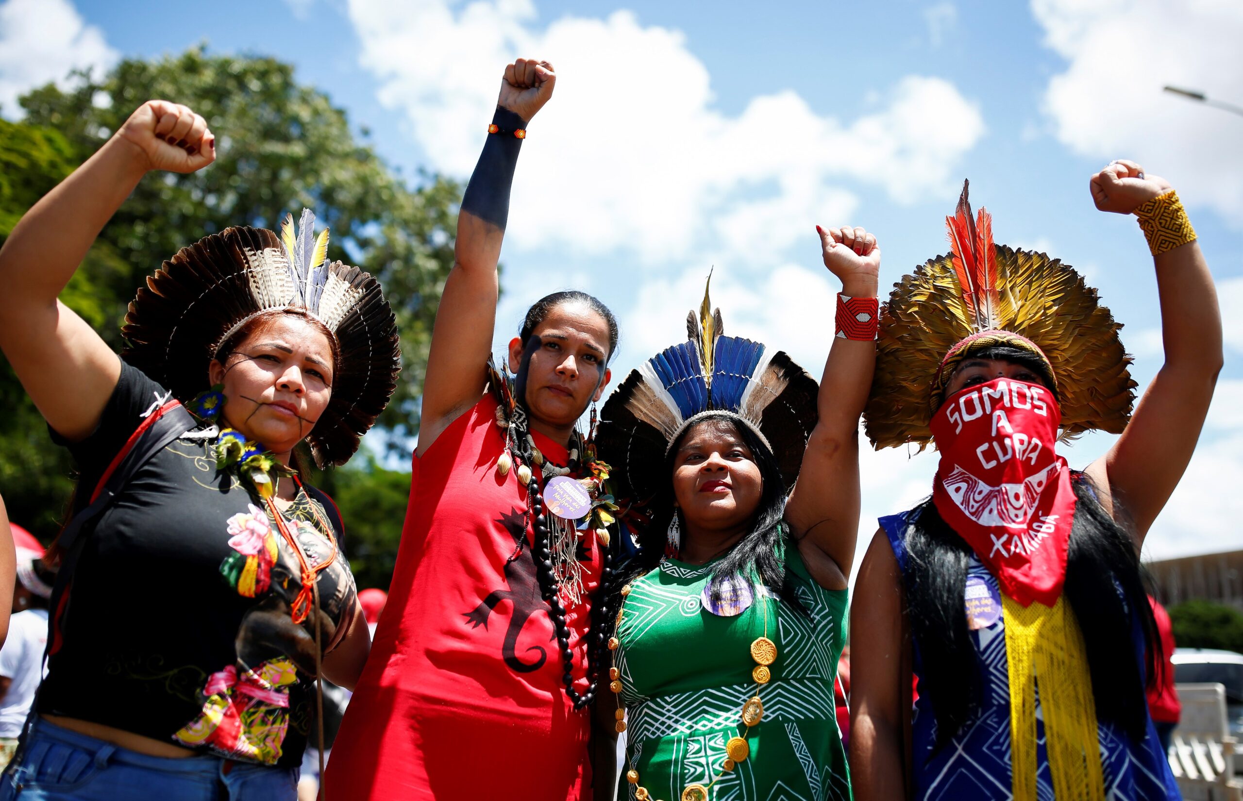 ブラジルのボルソナロ大統領が 先住民族功労賞 を受賞 アマゾン開発を推進する大統領の受賞に先住民族激怒