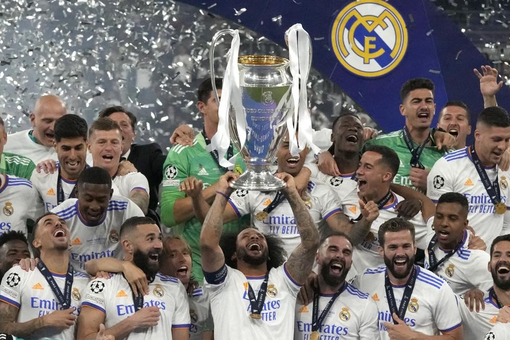 Uefa チャンピオンズリーグ決勝の混乱調査へ 催涙ガスと唐辛子スプレーを浴びたリバプールサポーター