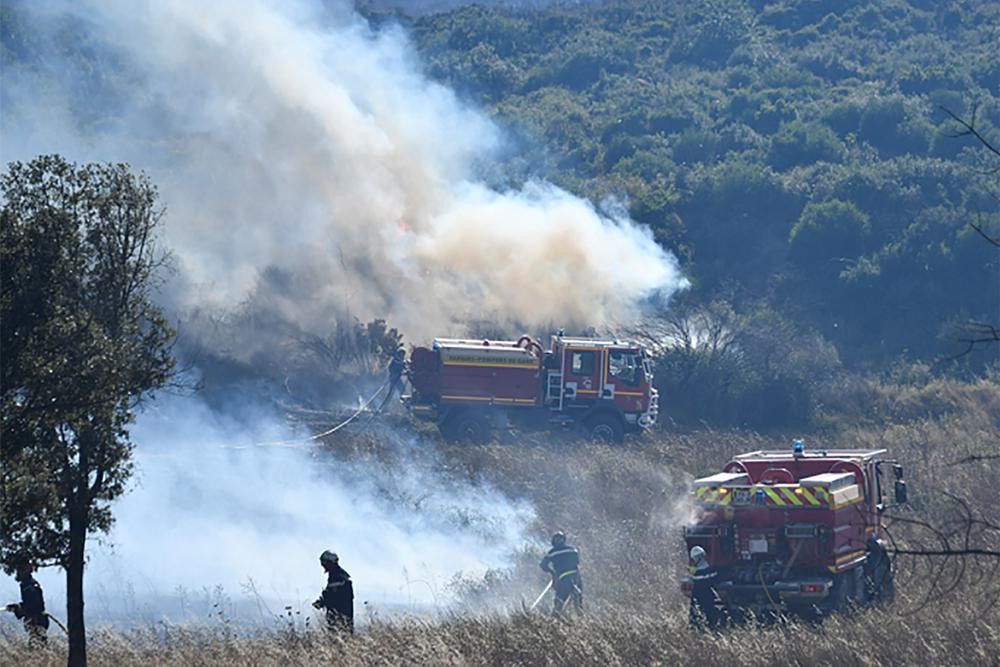 フランス南部で山火事 消火活動続く - KWP News／九州と世界のニュース