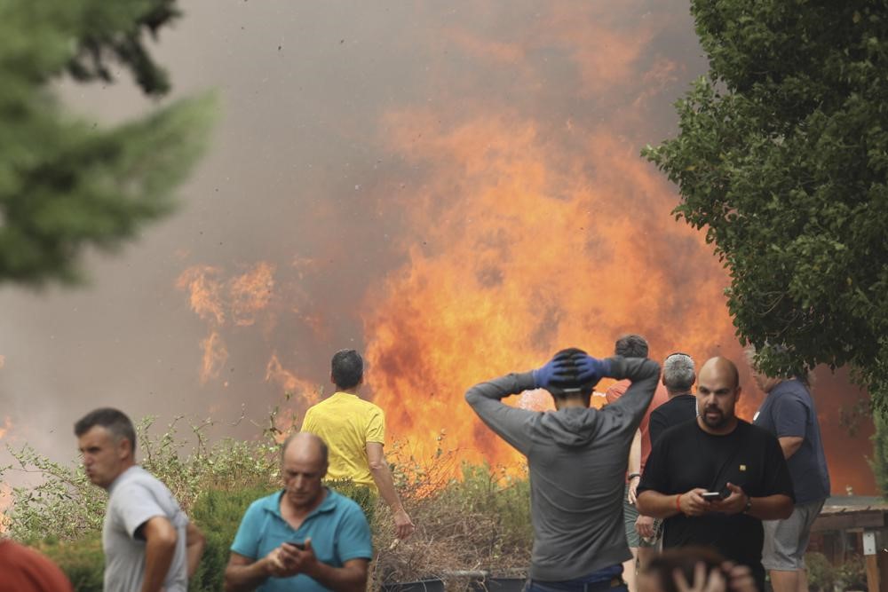 スペイン北東部の山火事拡大 1500人避難 高温 乾燥 強風で制御不能に この24時間で50kmの範囲に拡大