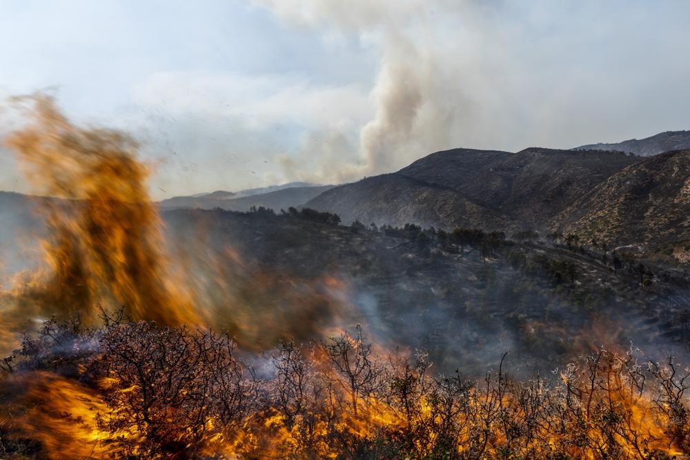 スペイン東部の山火事 強風にあおられ急拡大 ポルトガルも厳戒態勢に 北アフリカから今年3回目の熱波接近中