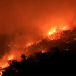 米カリフォルニア州で山火事猛威、知事が非常事態宣言