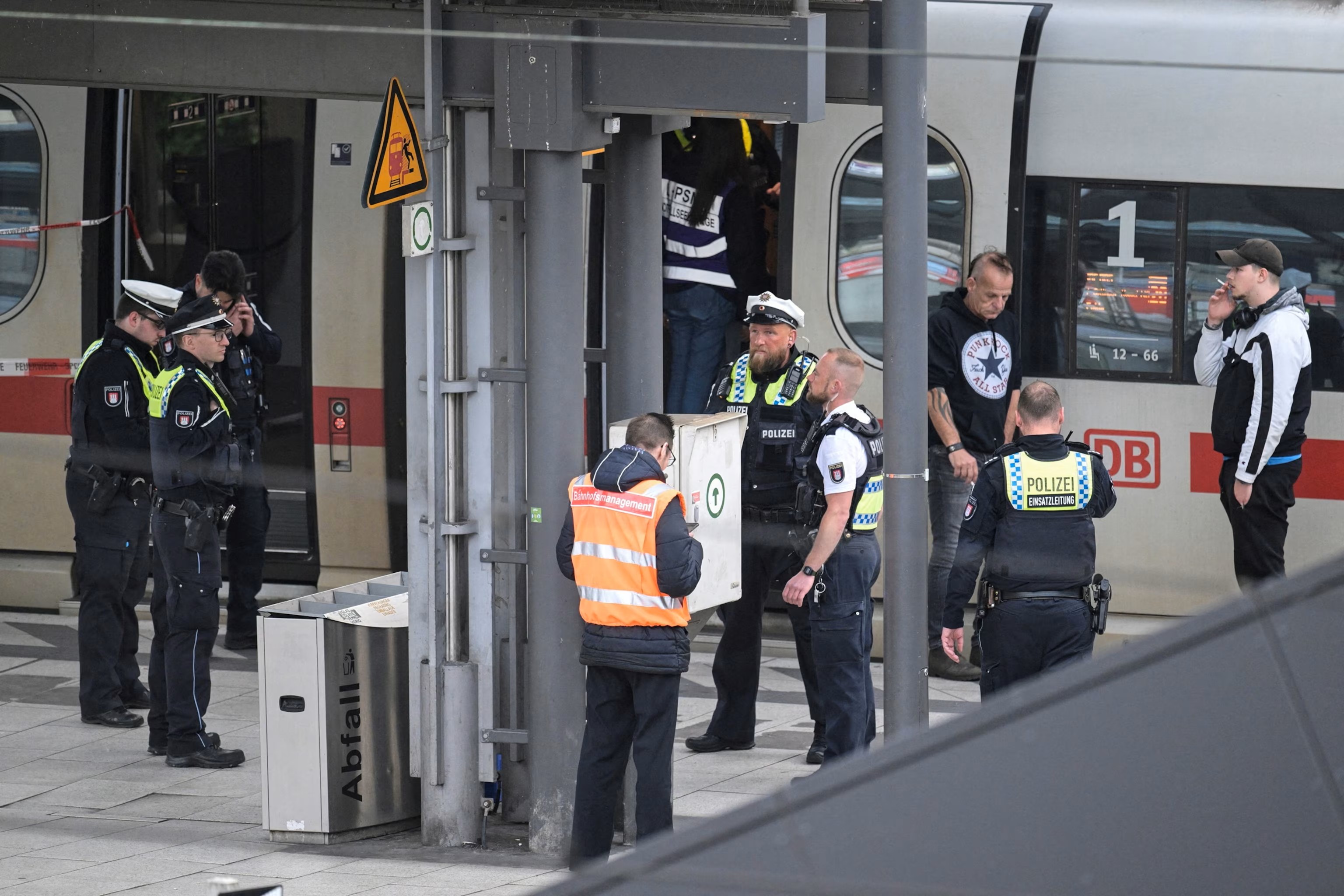 ドイツ・ハンブルク刺傷事件、18人負傷、39歳女精神鑑定へ - KWP News/九州と世界のニュース